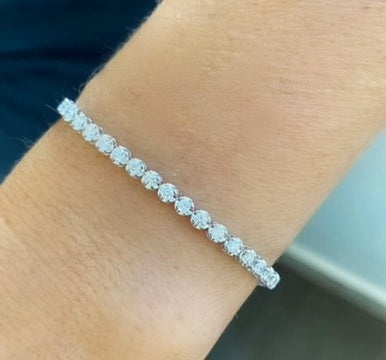 WHITE GOLD AND DIAMOND TENNIS BRACELET