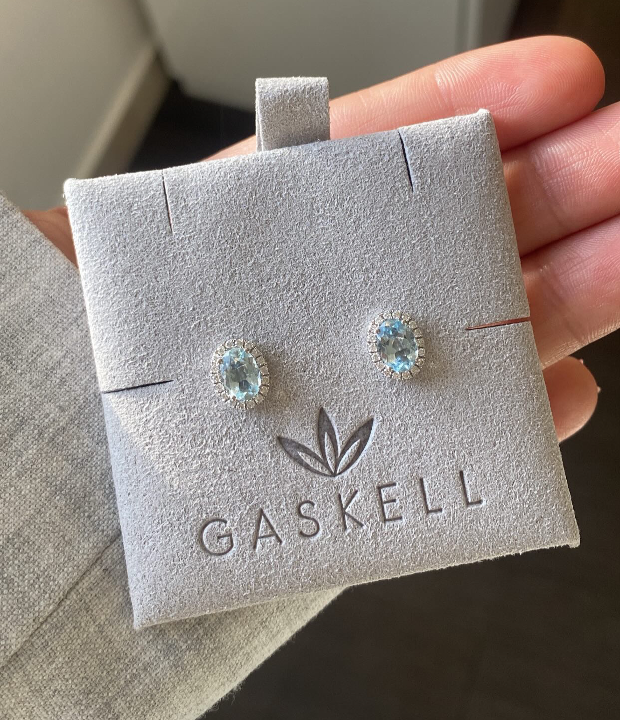 WHITE GOLD, DIAMOND AND AQUAMARINE STUDS.