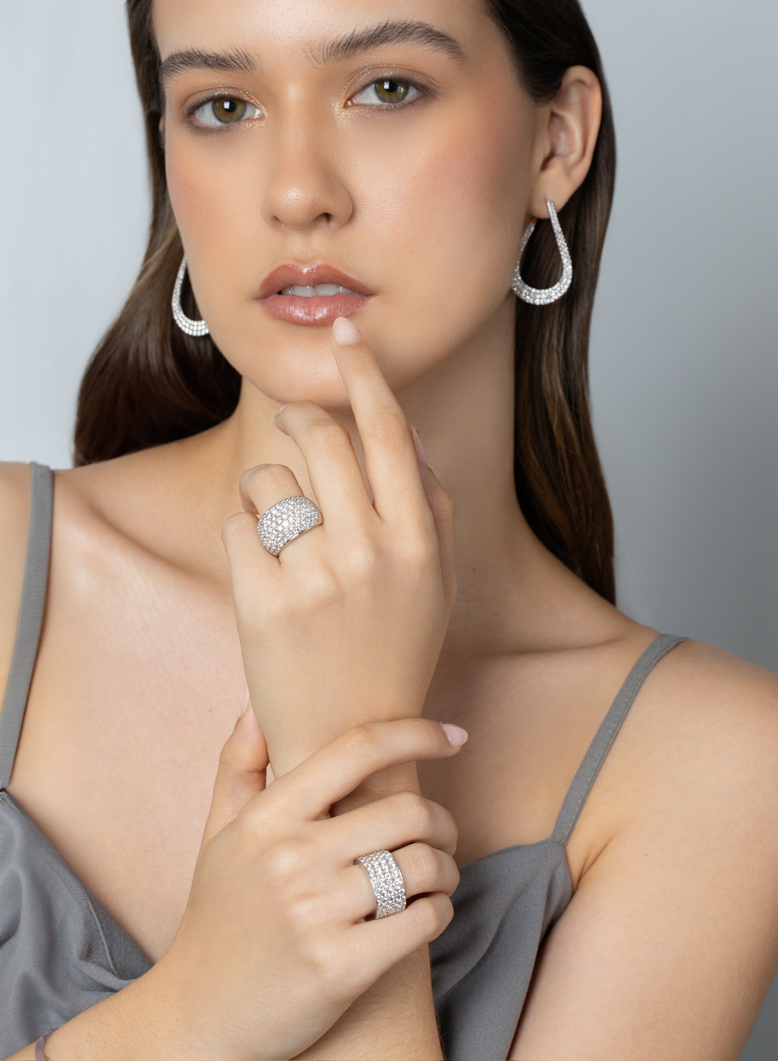 FRONT LOOP DIAMOND HOOPS