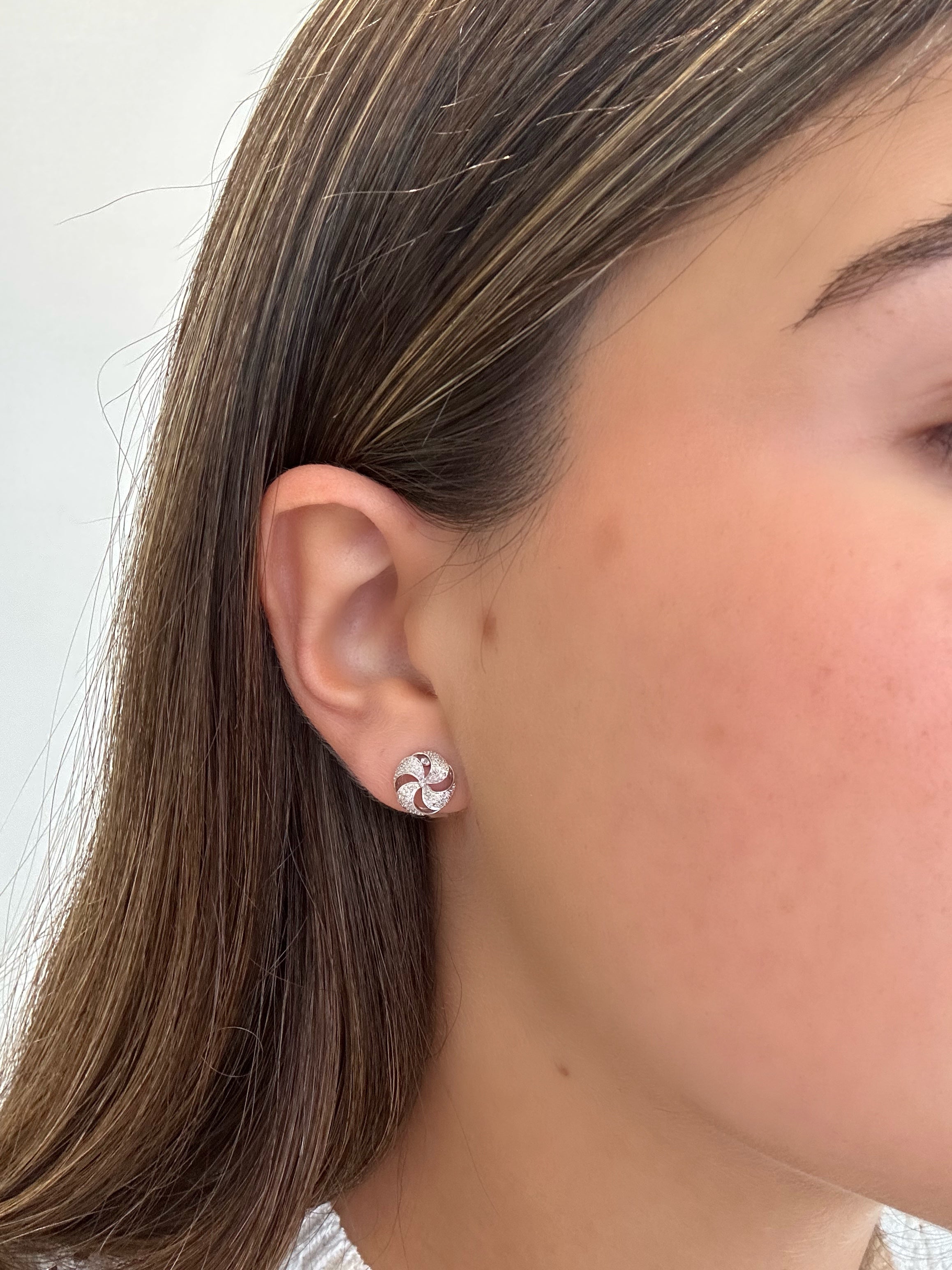 TWIST DIAMOND STUDS