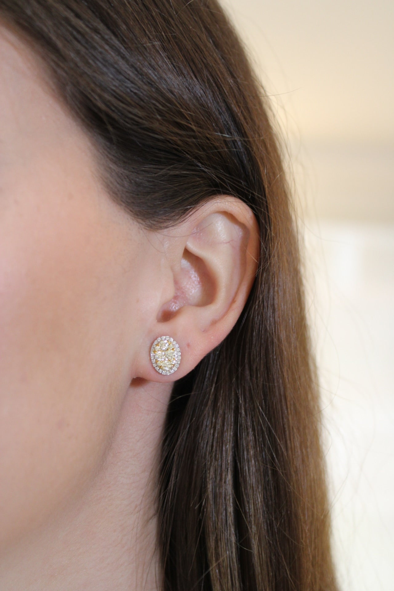 CHAMPAGNE OVAL STUDS