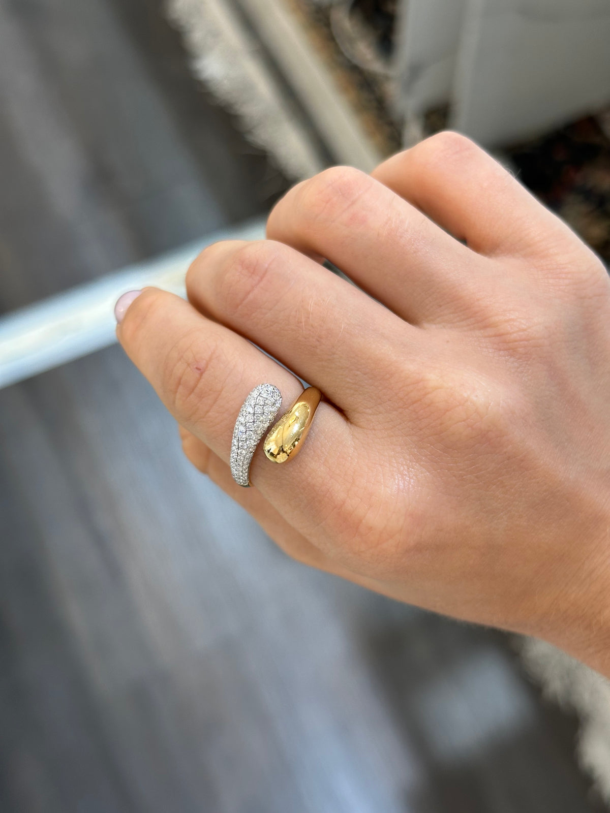 GOLDEN CHUNKY DIAMOND RING
