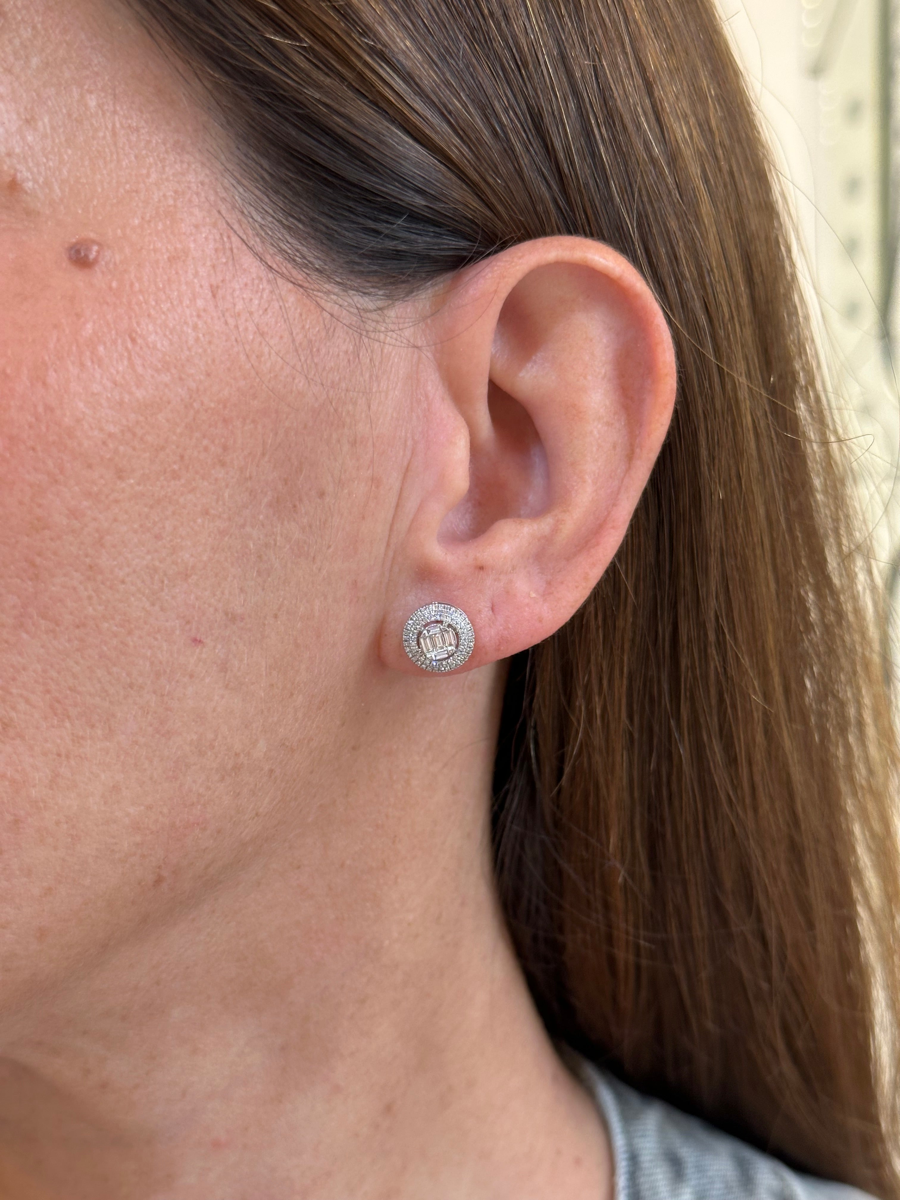 BAGUETTE HALO STUDS