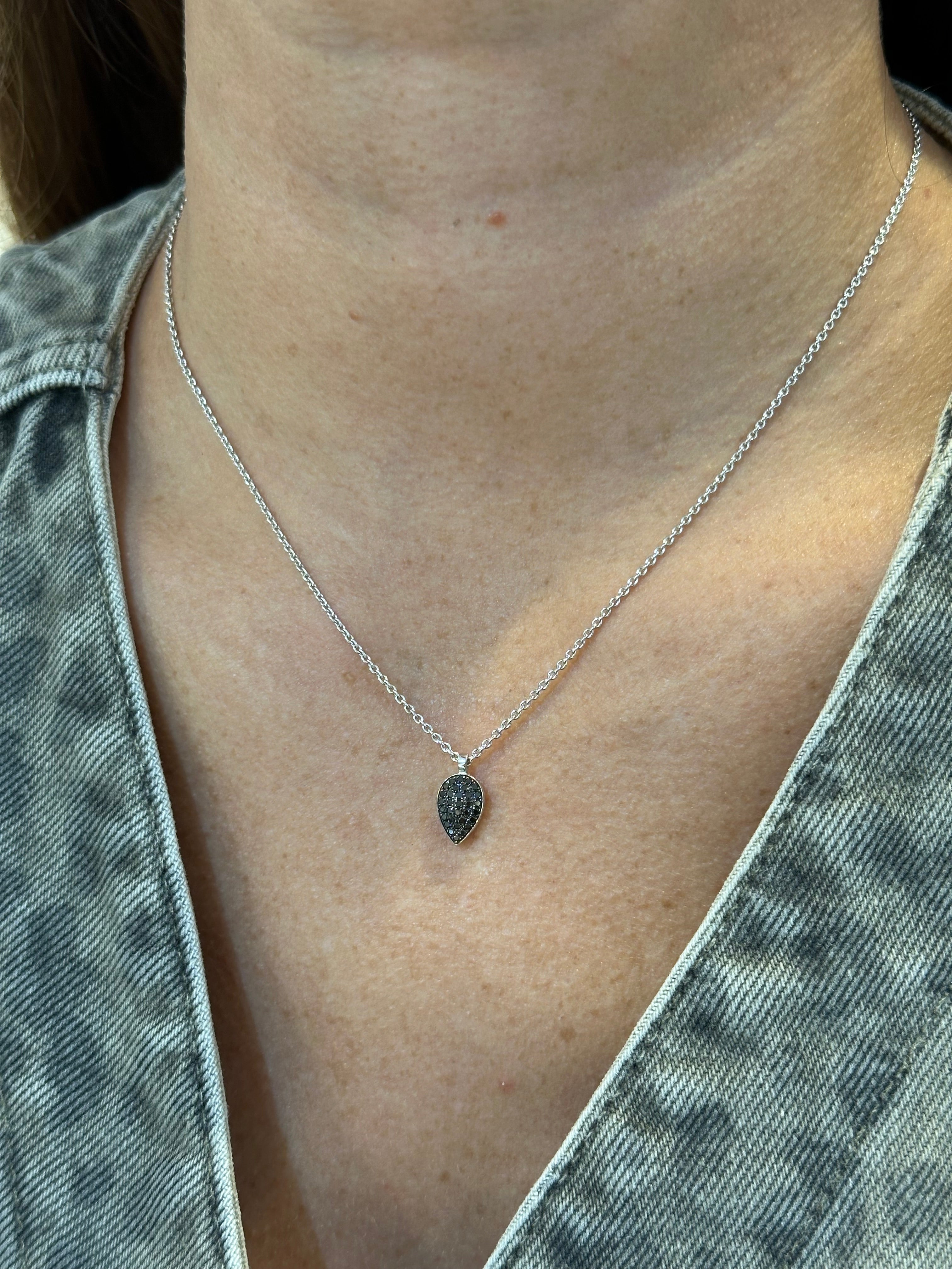 TWO-TONE DIAMOND TEARDROP NECKLACE