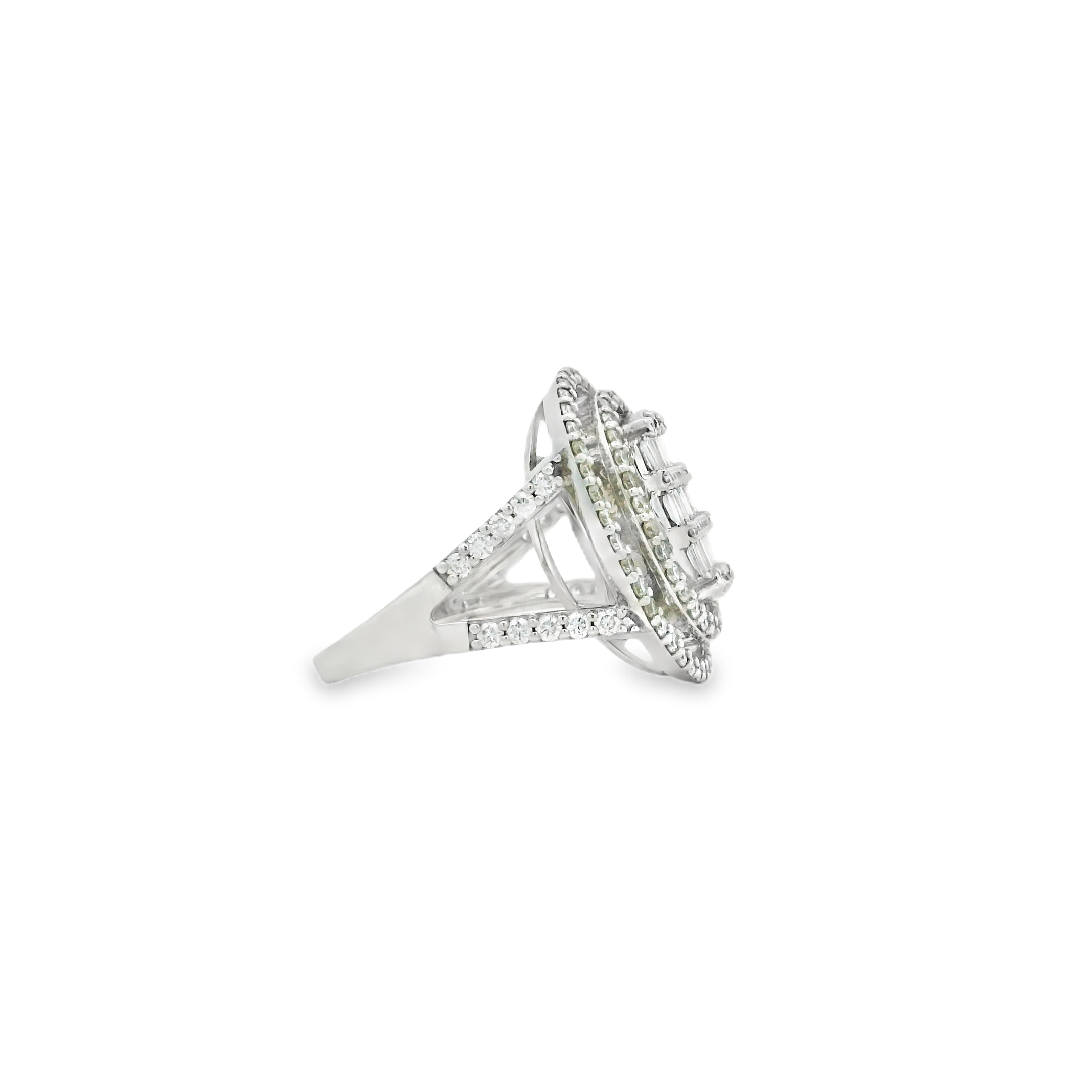 OVAL DIAMOND RING