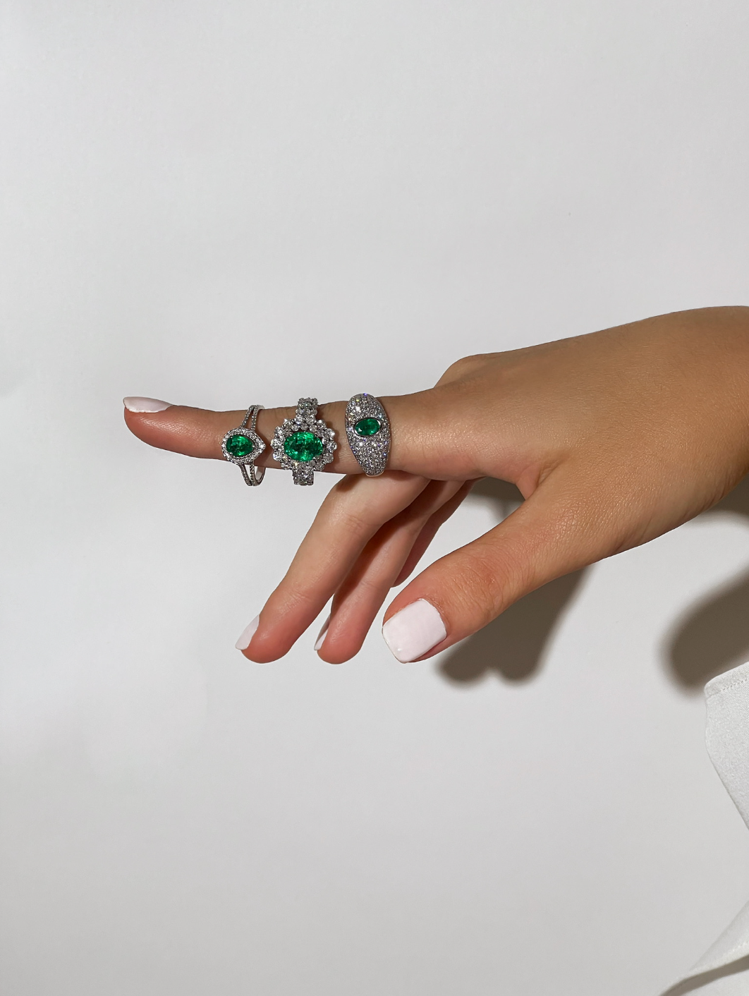 PEAR SHAPED EMERALD COCKTAIL RING.