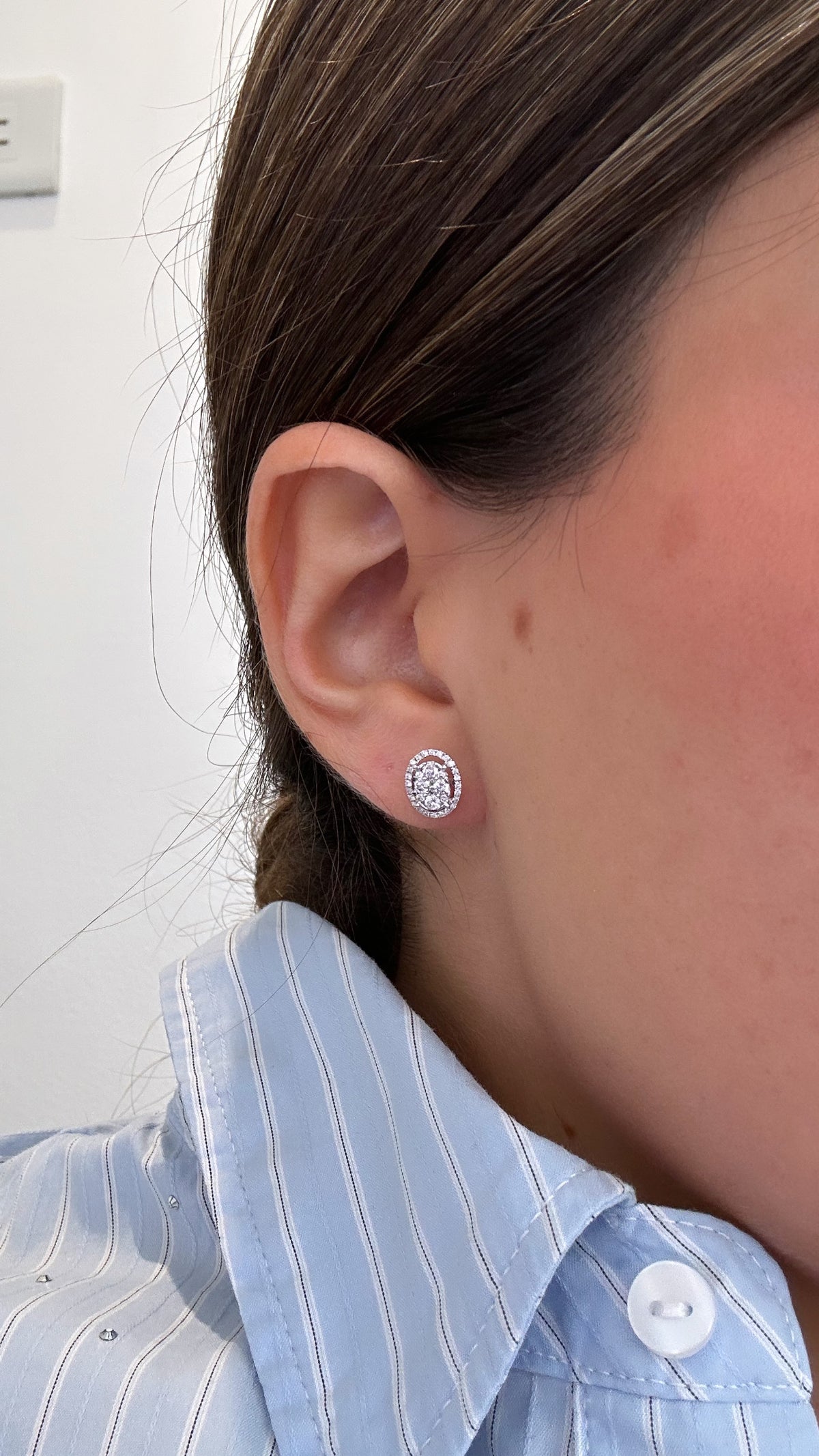 SMALL OVAL DIAMONDS STUDS