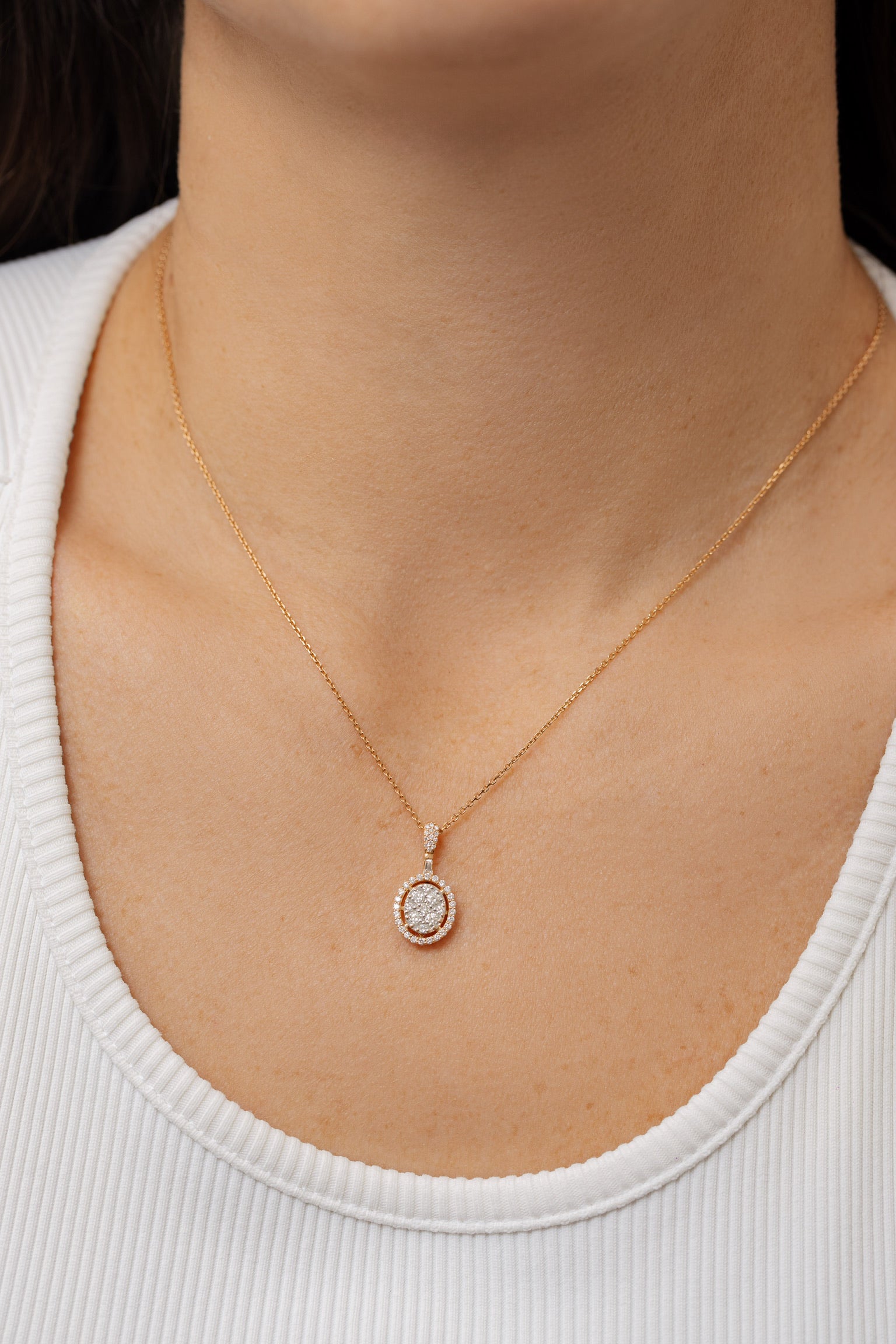 OVAL DIAMOND PENDANT NECKLACE