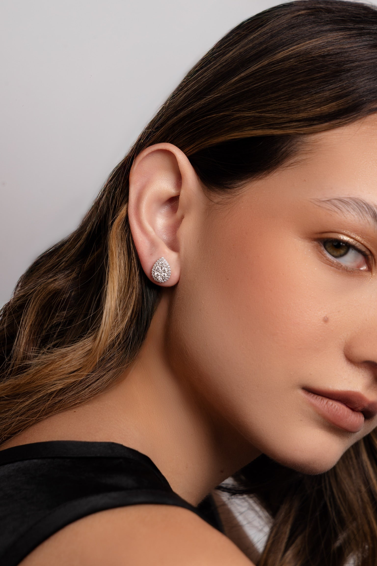 TEAR-DROP DIAMOND STUDS