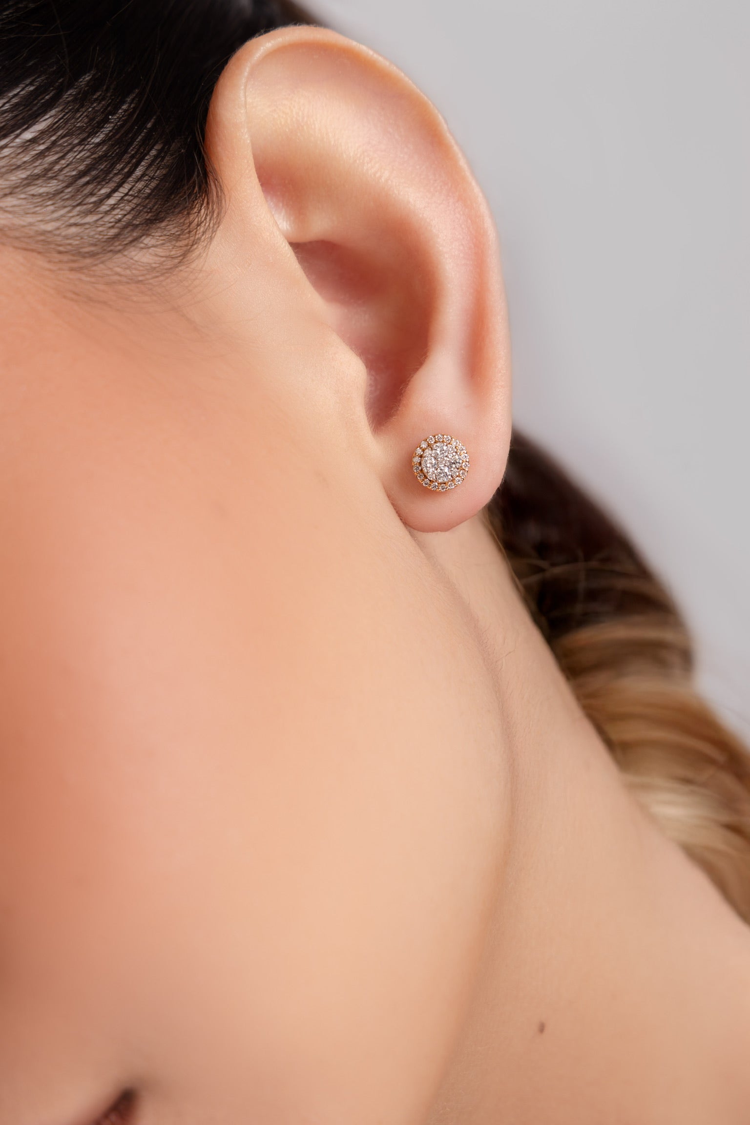 ROUNDED DIAMOND STUDS
