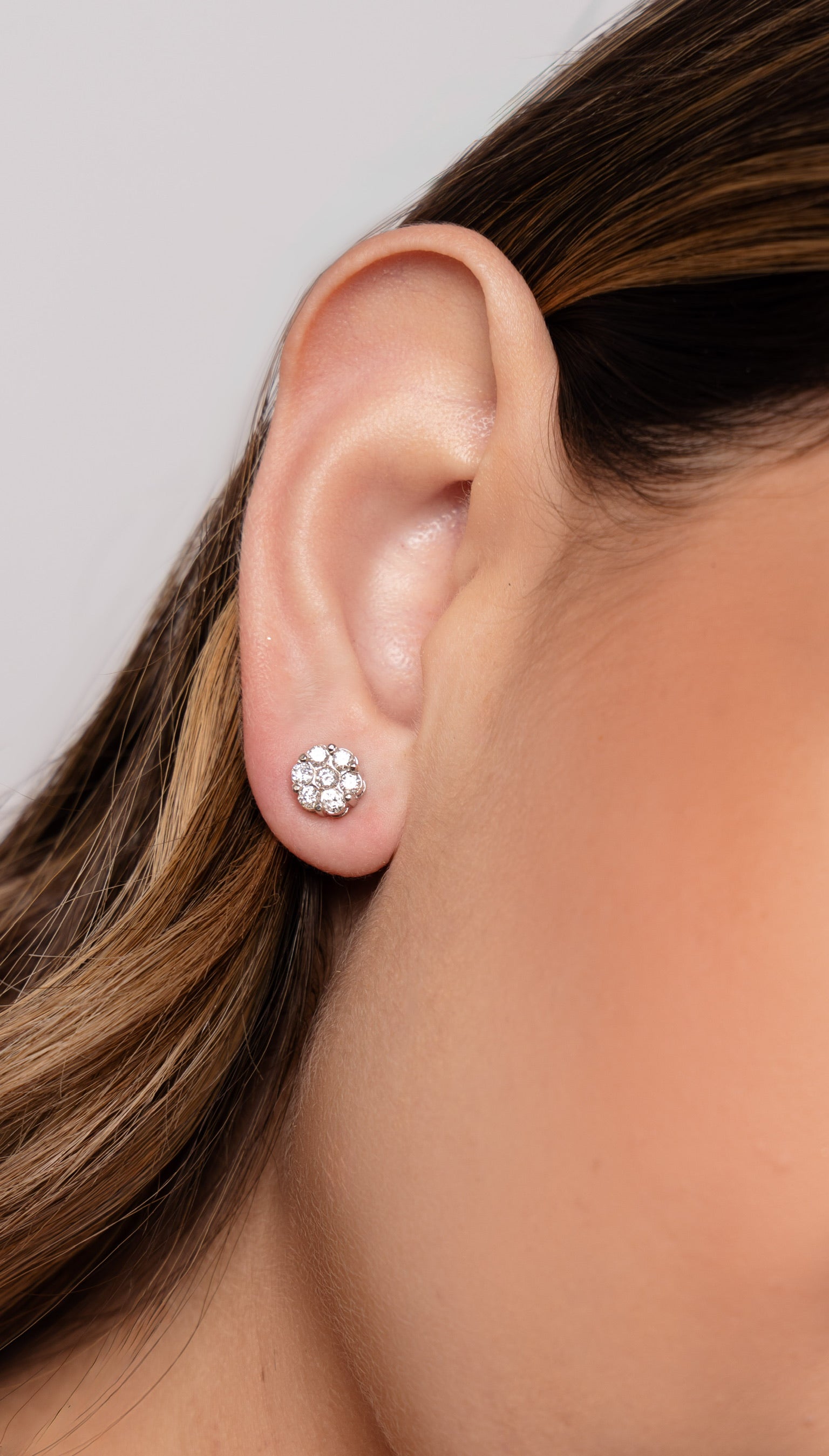 ROUNDED DIAMOND STUDS