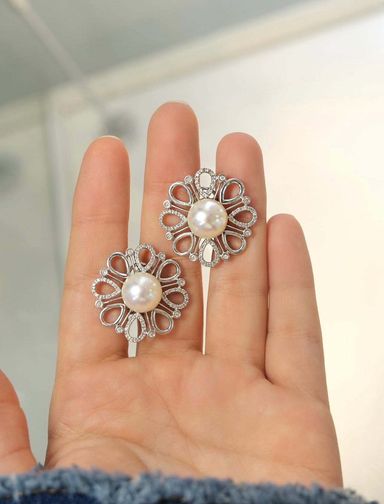 WHITE PEARL FLOWER
