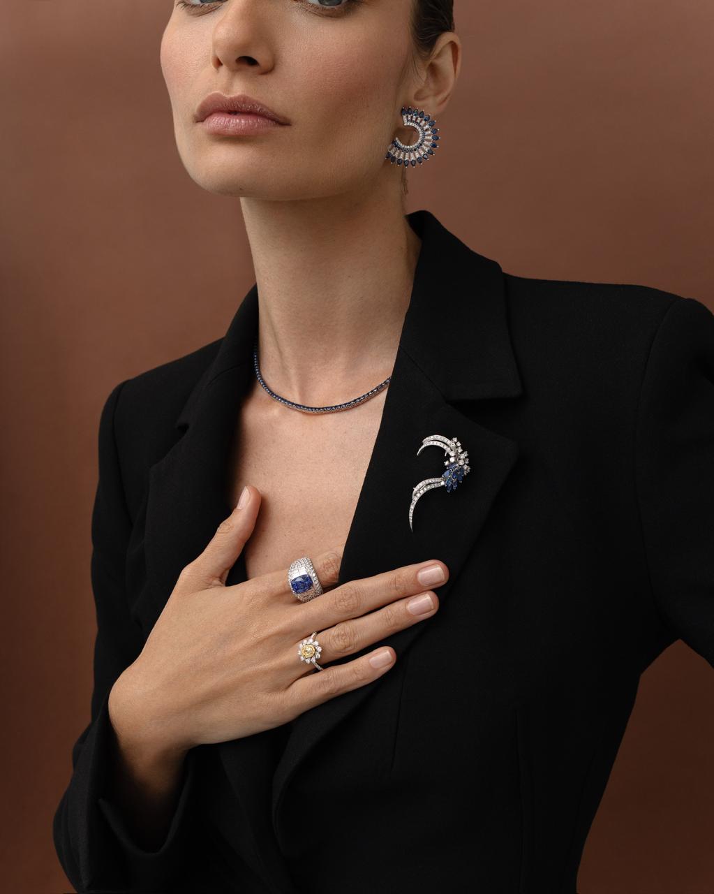 DIAMOND AND SAPPHIRE VINTAGE BROCHE