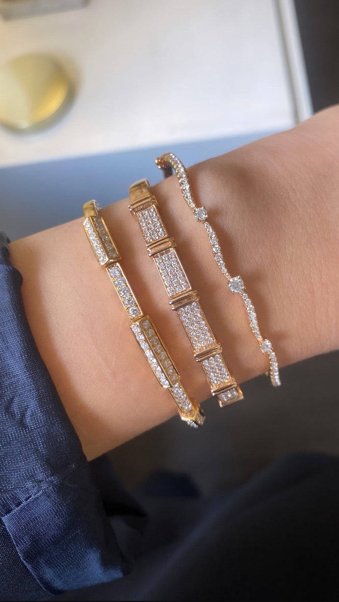 WAVE DOTTED BANGLE