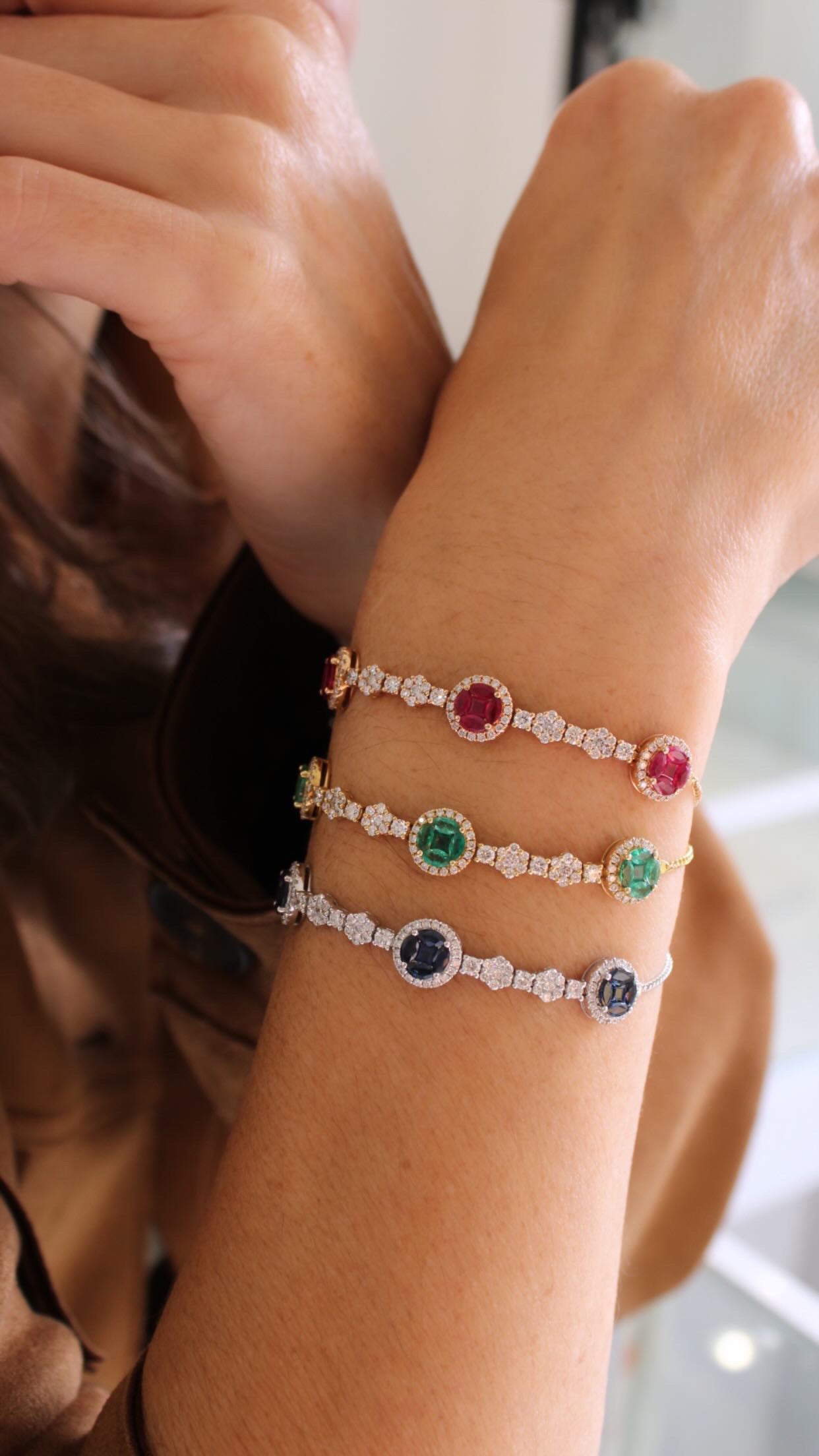 DIAMOND SAPPHIRE HALO CIRCLE BRACELET