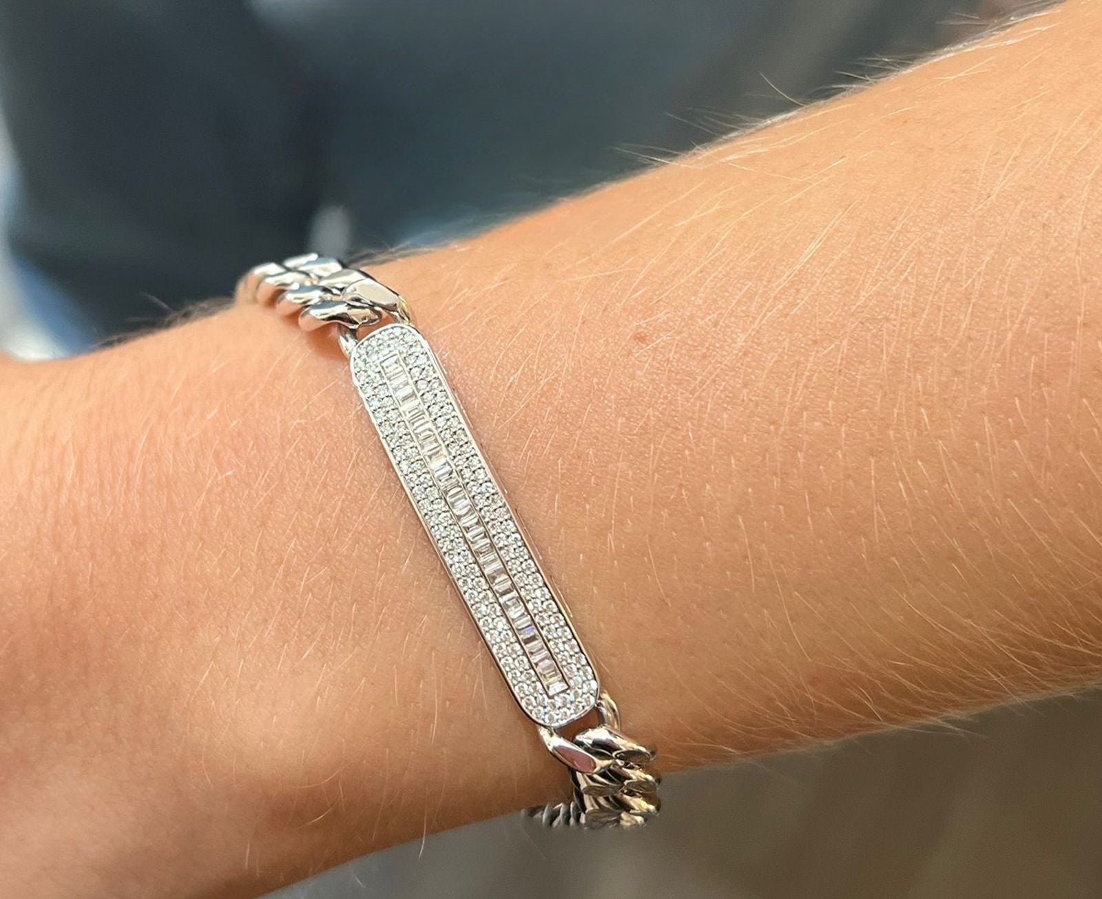 CHAIN BRACELET WITH DIAMOND PLAQUE