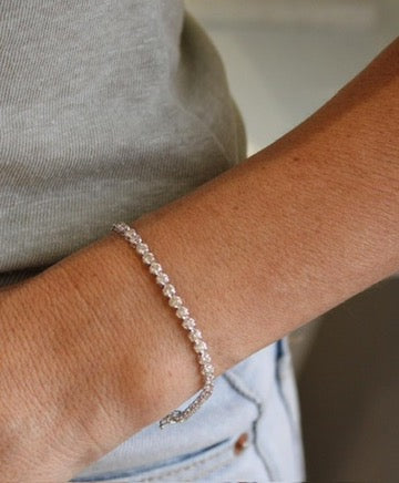 WHITE GOLD AND DIAMOND TENNIS BRACELET