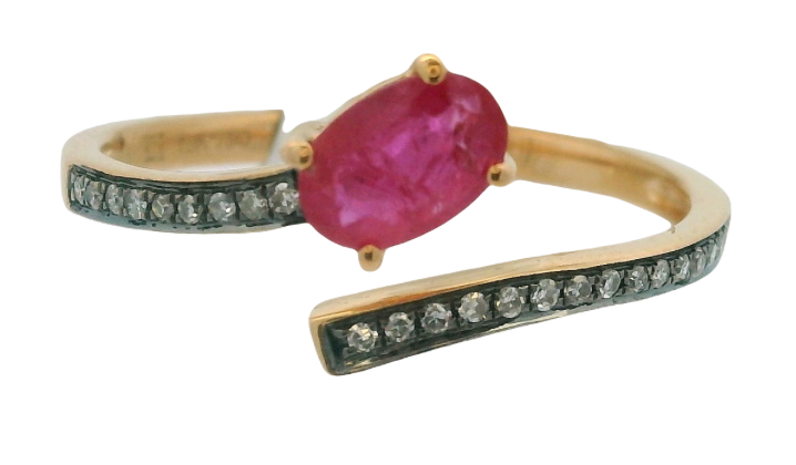 ANILLO DE BRILLANTITOS Y  OVALO DE RUBI