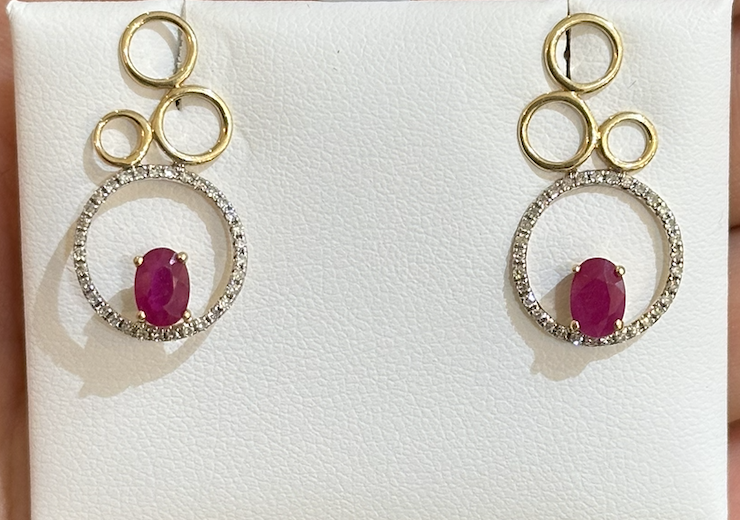 ARETES DE BOLITAS DE ORO CON RUBI Y BRILLANTES