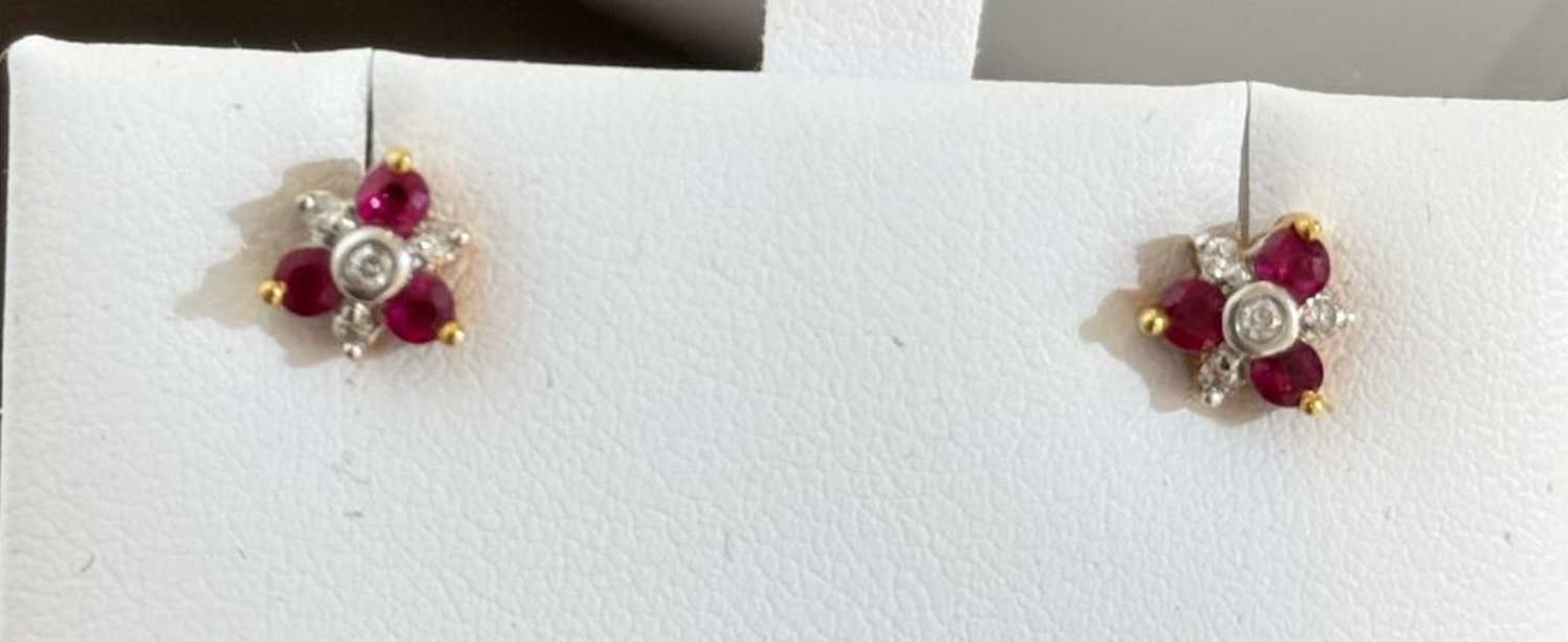 ARETES FLORCITAS OA CON BRILLANTES Y RUBI