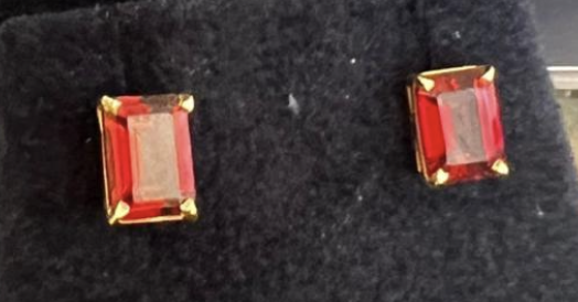 ARETES ORO ROSE DE GRANATE