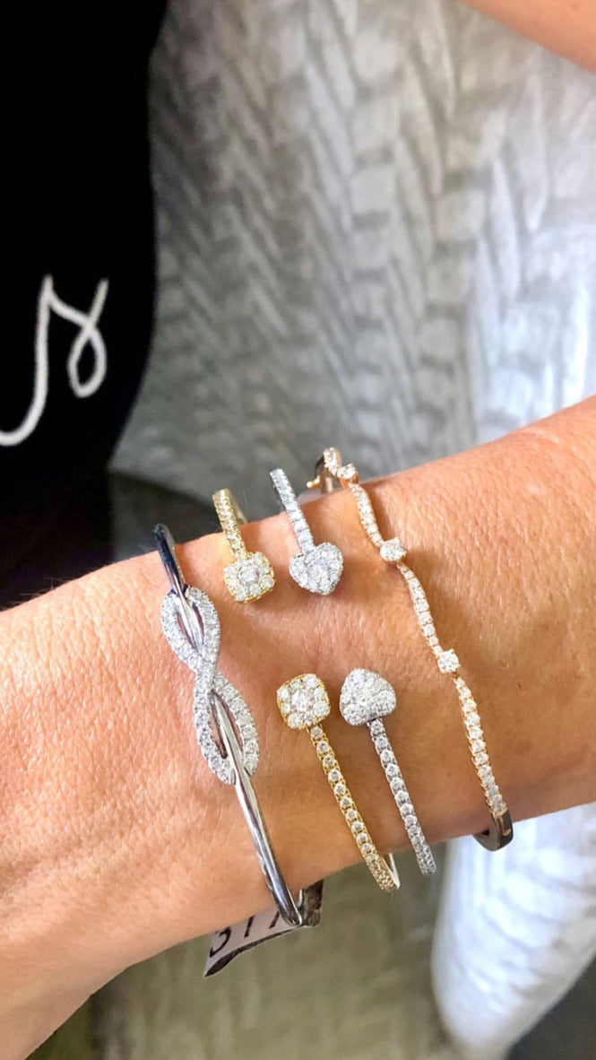 WAVE DOTTED BANGLE