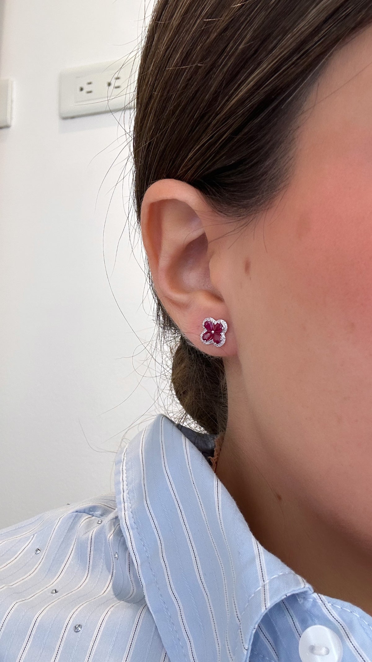 SMALL RUBY FLOWER EARRINGS