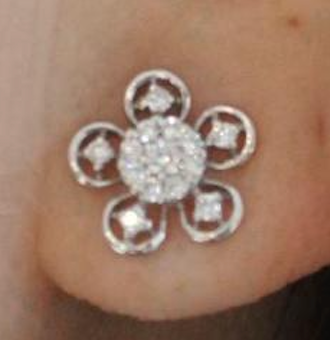 DAISY STUDS