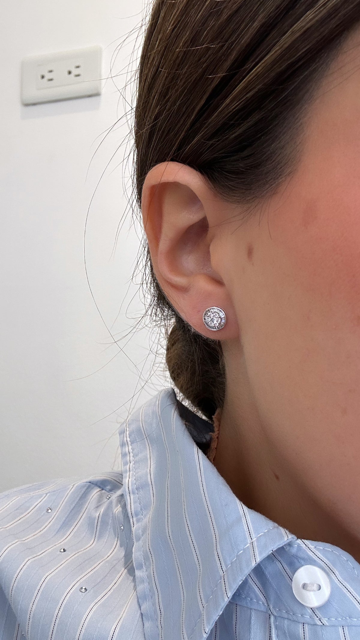 ROUNDED DIAMOND STUDS