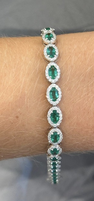 EMERALD AND DIAMOND TENNIS BRACELET