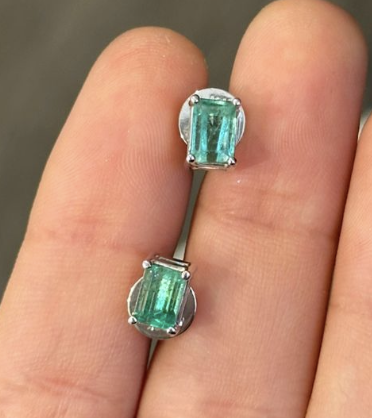 EMERALD STUDS