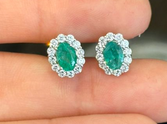 EMERALD STUDS
