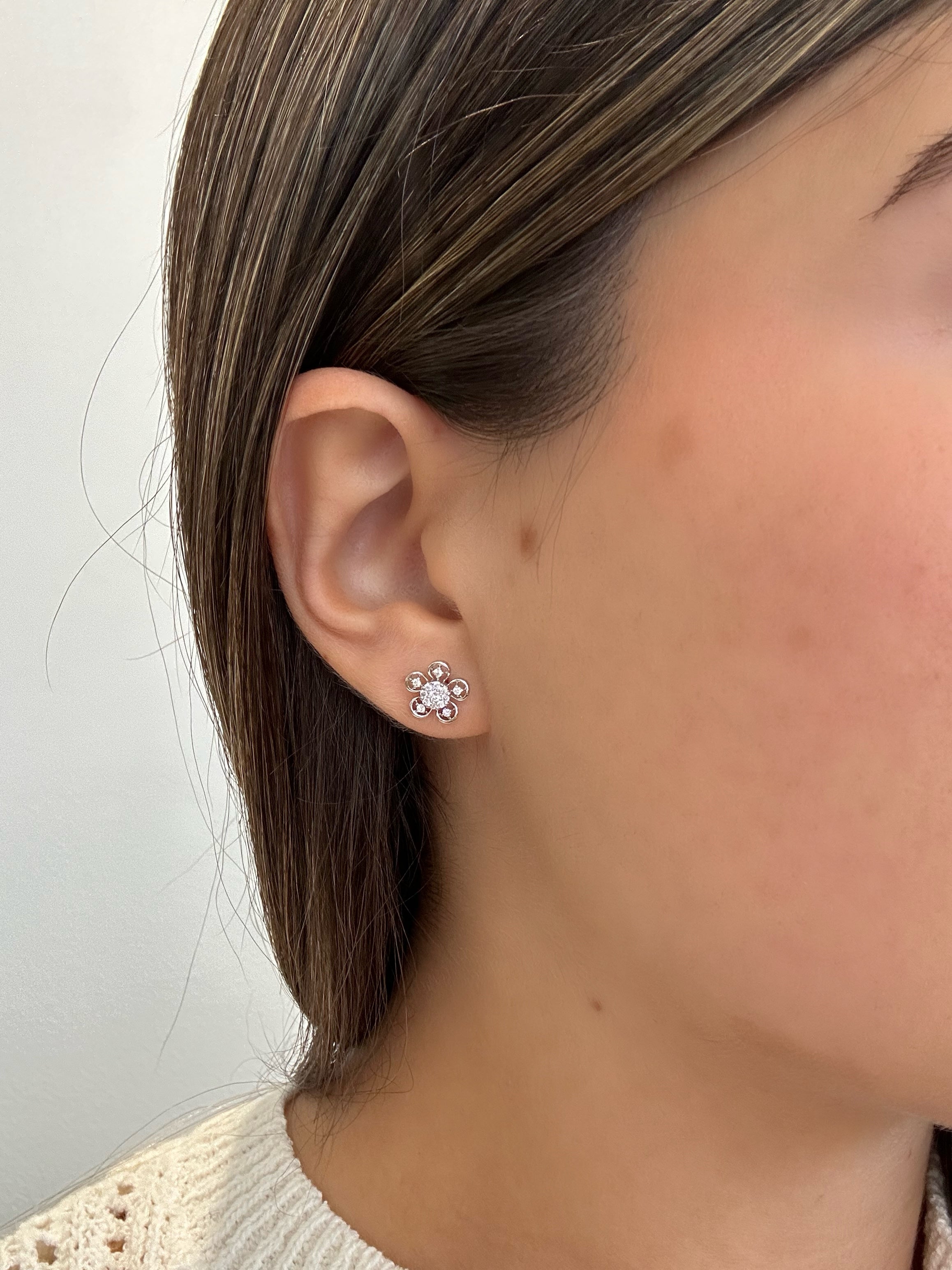 DAISY STUDS