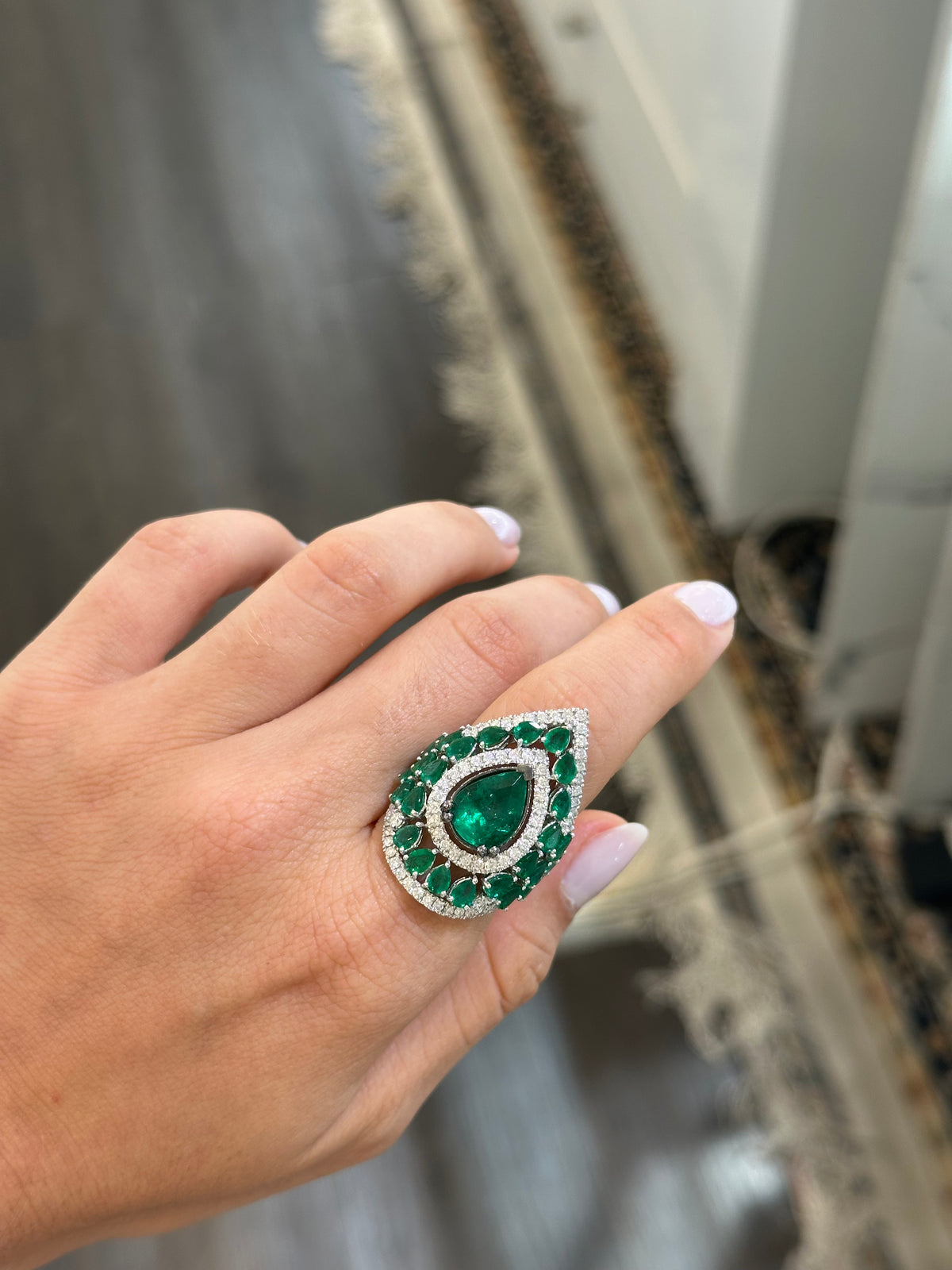 TEAR-DROP EMERALD COCKTAIL RING