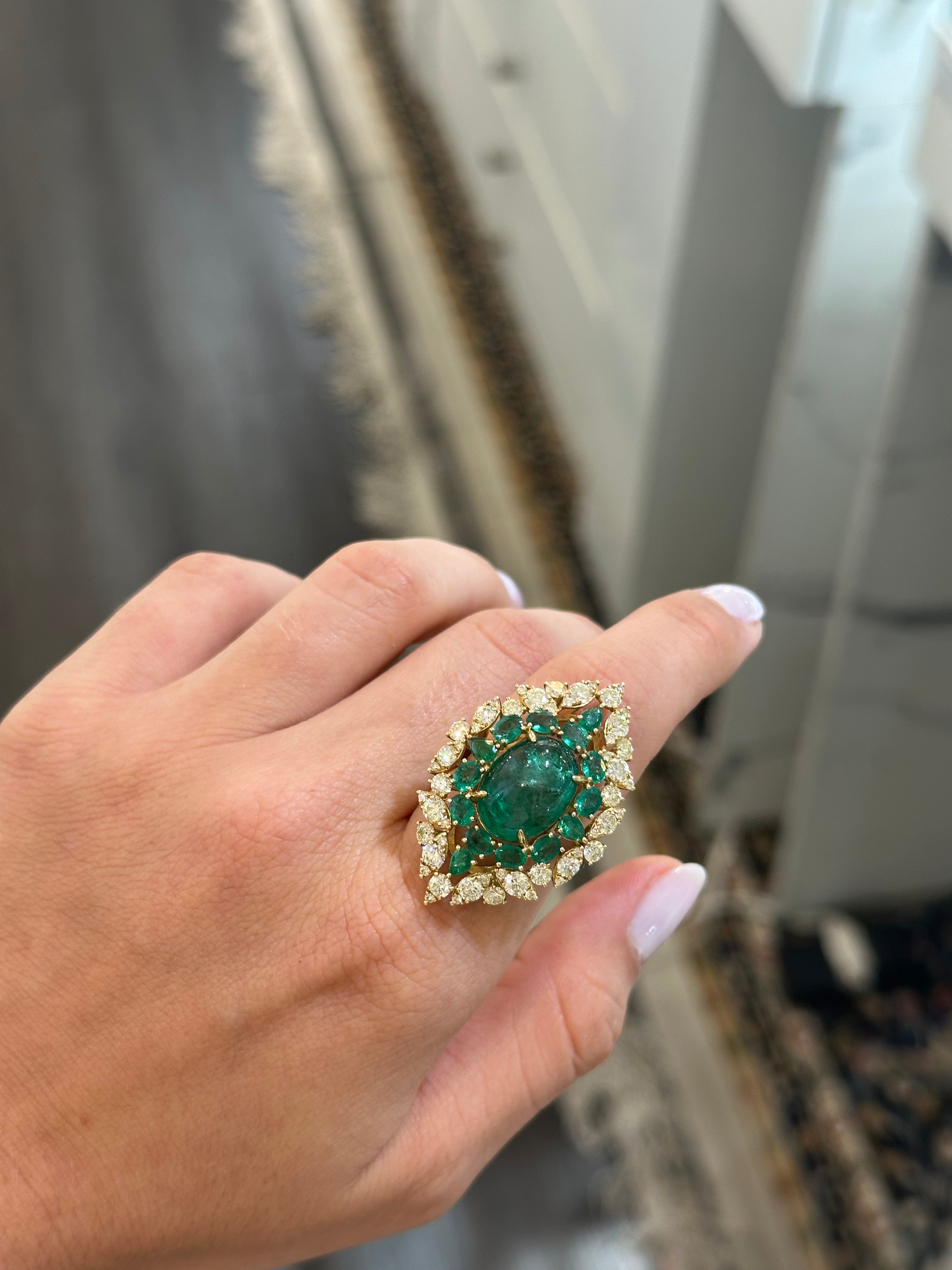 EMERALD CROWN COCKTAIL RING