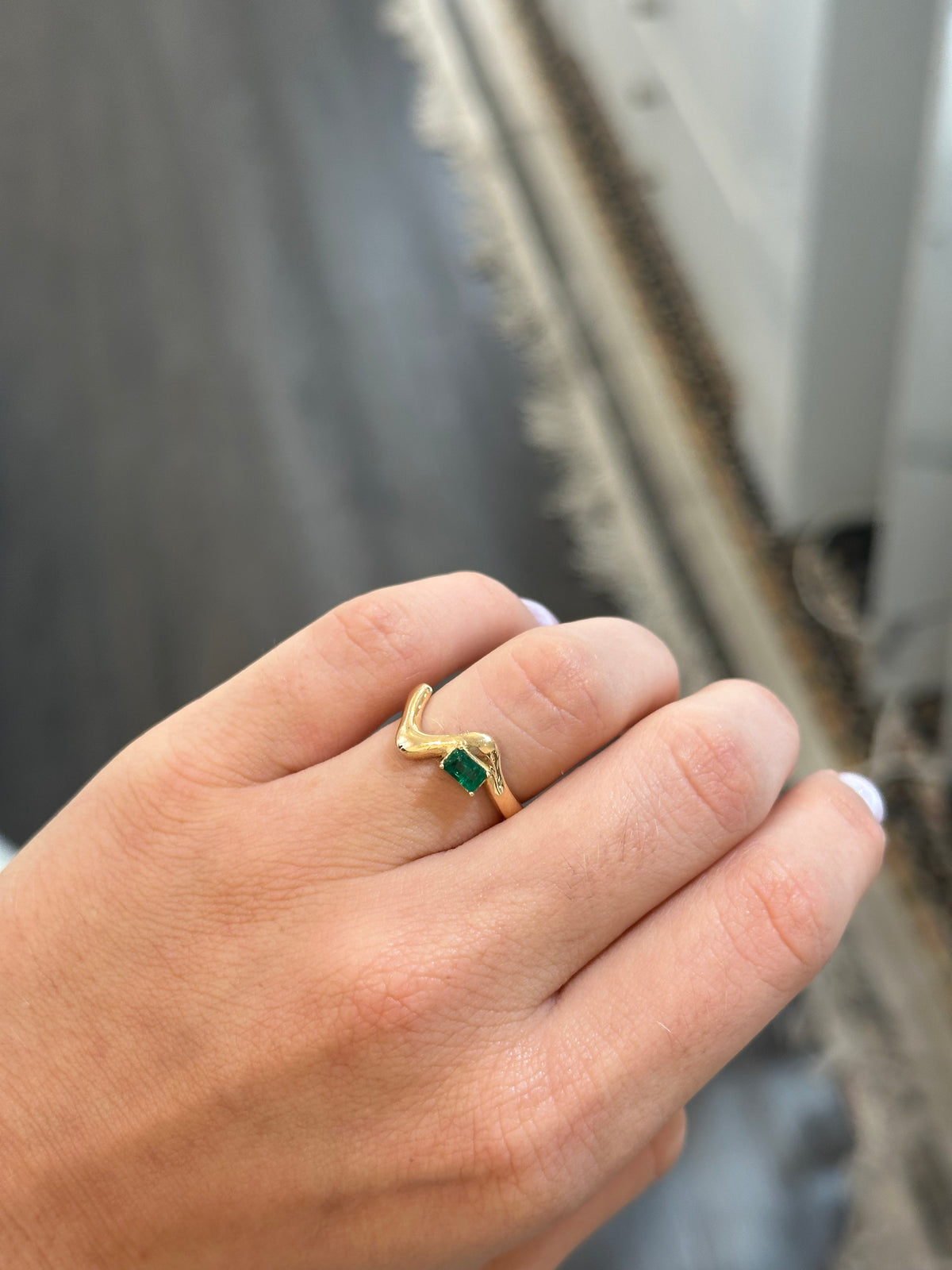 ZIGZAG EMERALD RING
