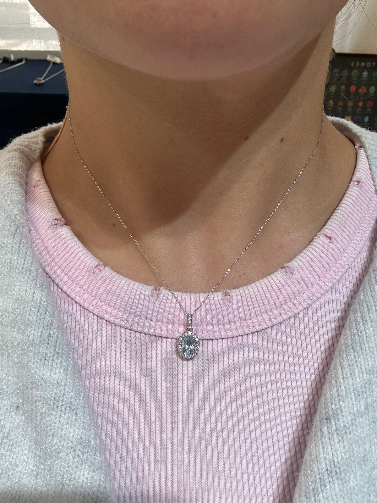 OVAL AQUAMARINE PENDANT