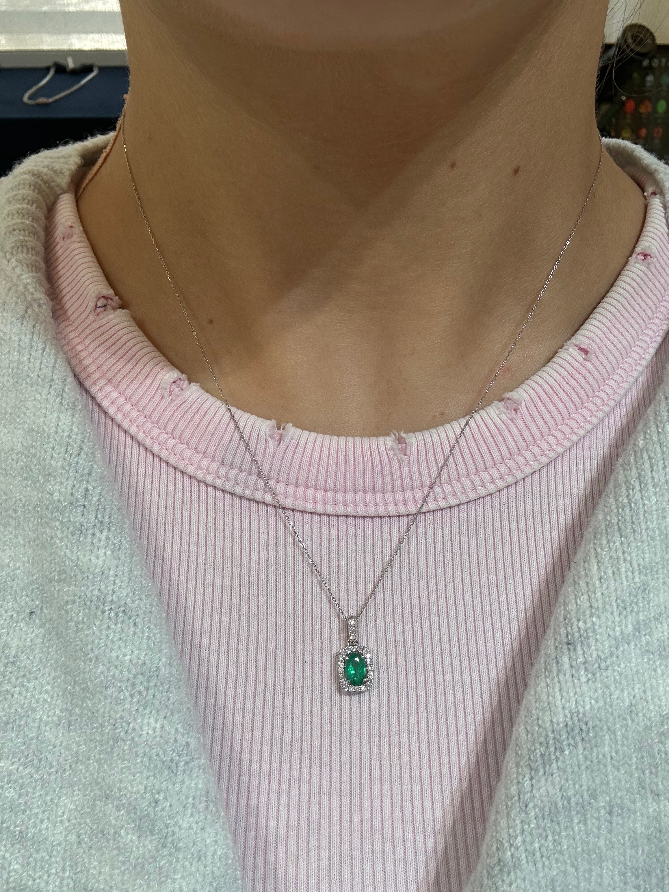 OVAL EMERALD PENDANT