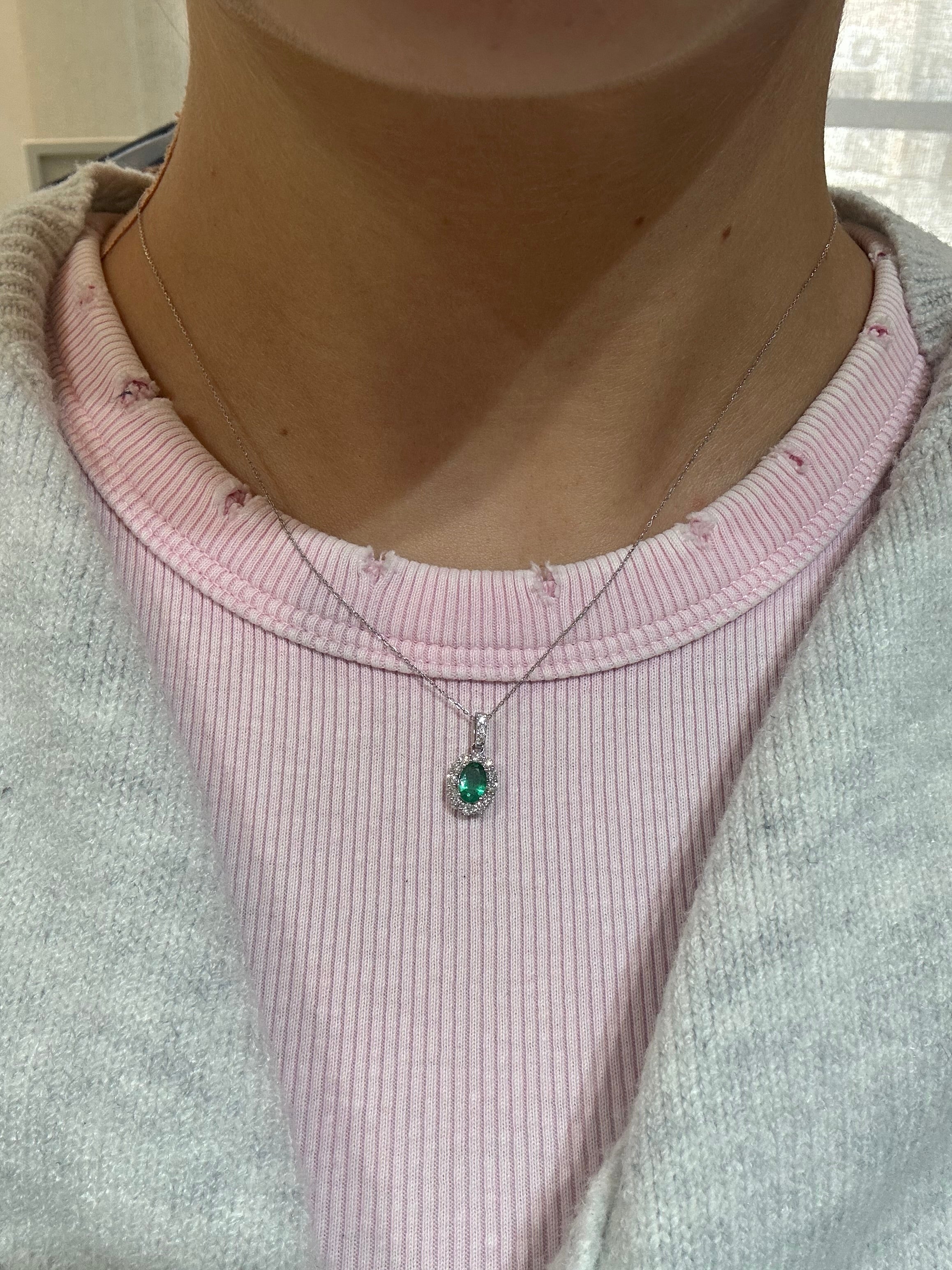 OVAL EMERALD PENDANT