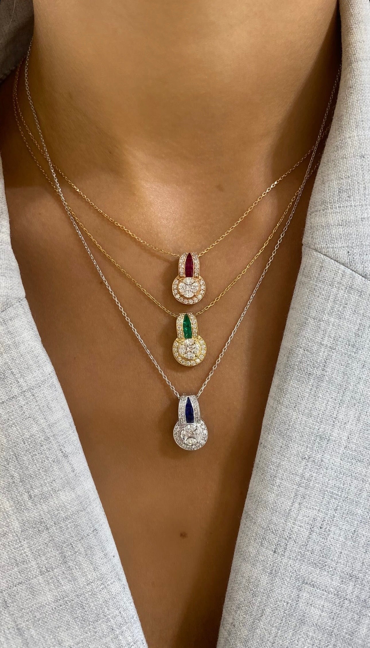 STUD EMERALD AND DIAMOND PENDANT