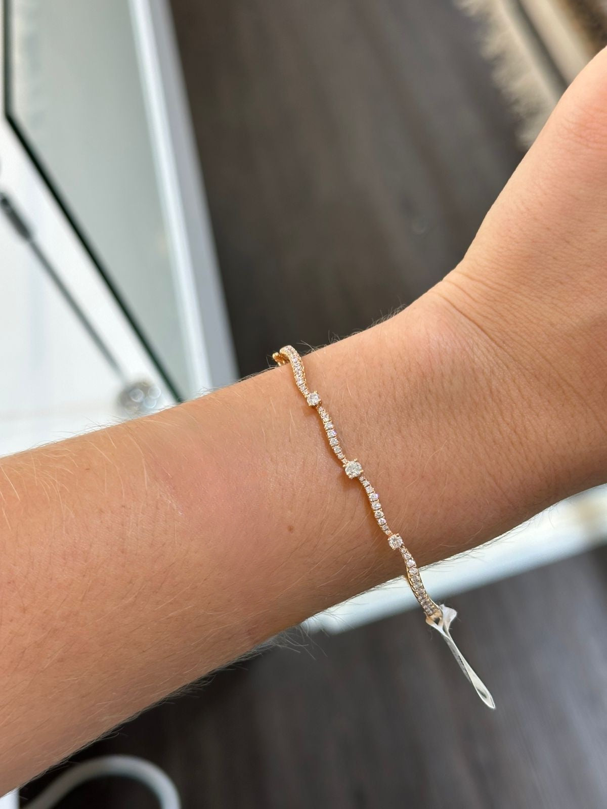 WAVE DOTTED BANGLE
