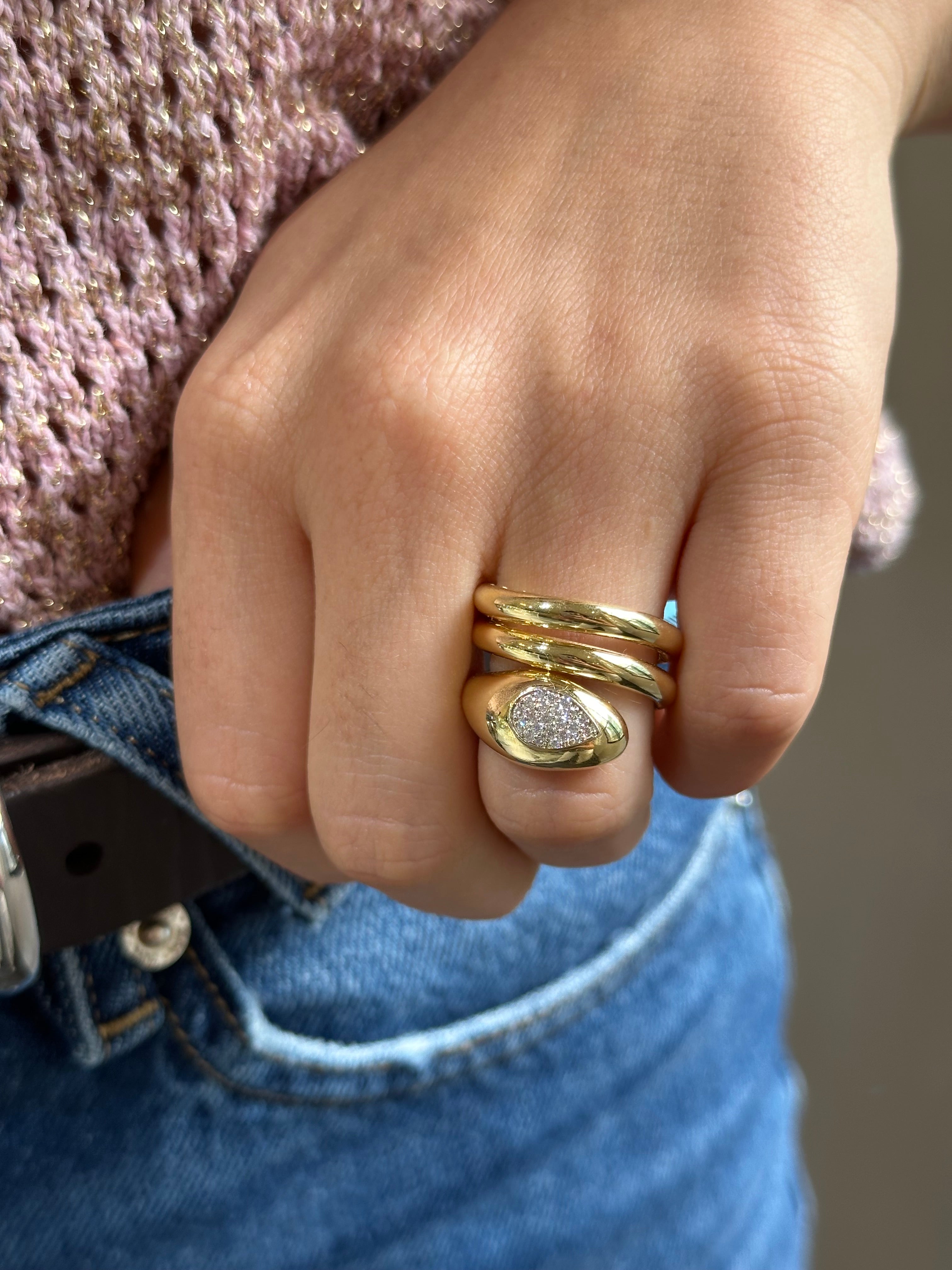 TWISTED GOLDEN DIAMOND RING