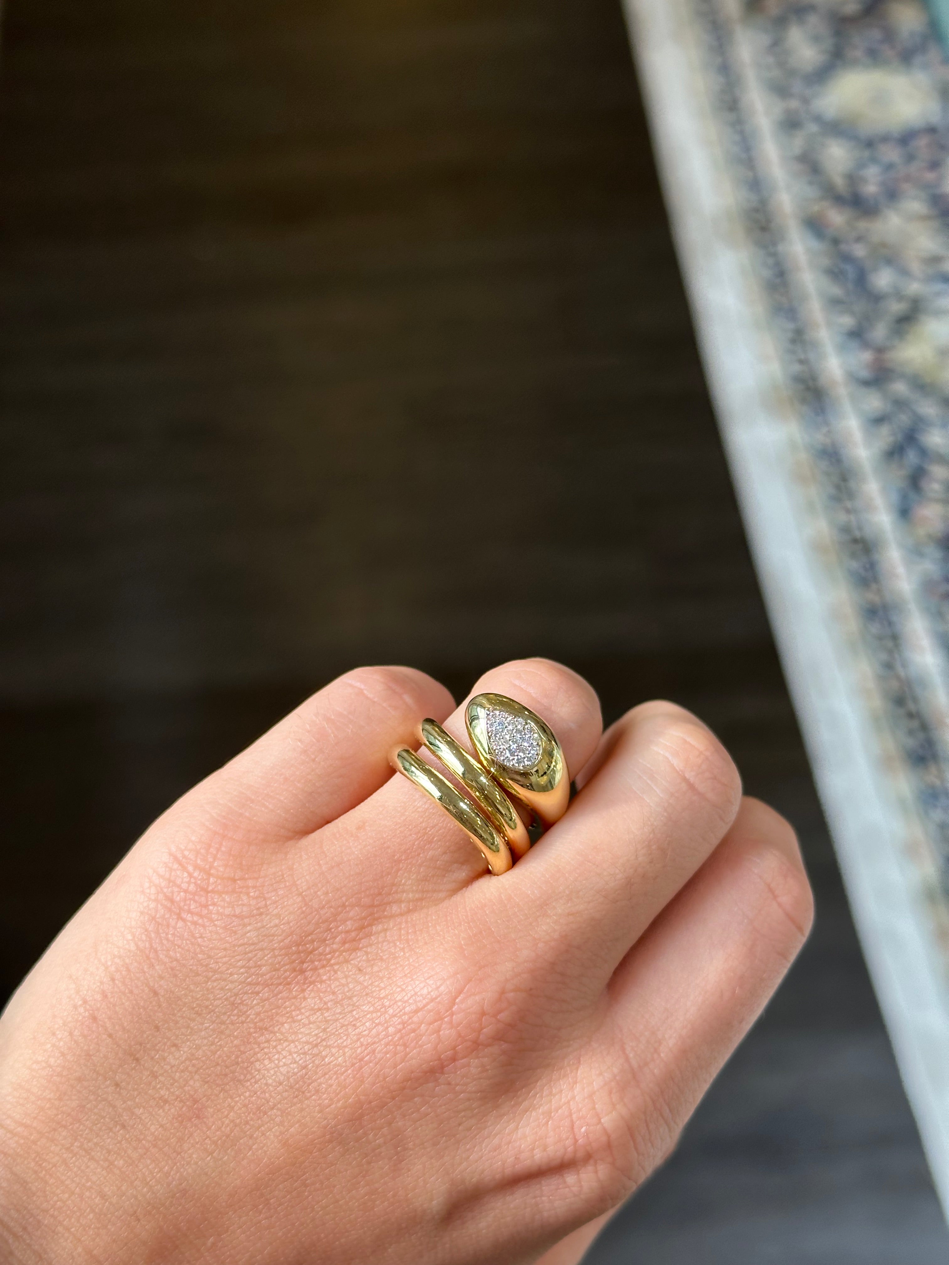TWISTED GOLDEN DIAMOND RING