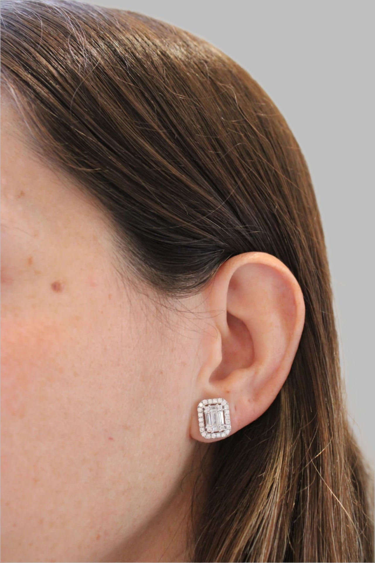 LINEAR LUX BAGUETTE DIAMOND STUD