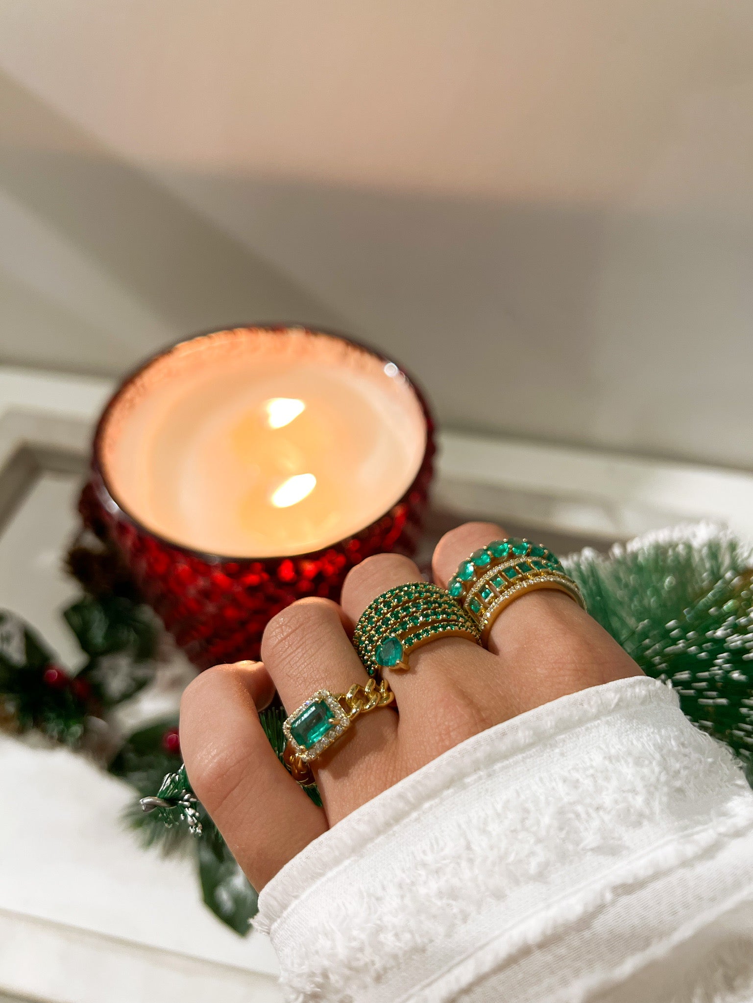 EMERALD AND DIAMOND CHAIN RING