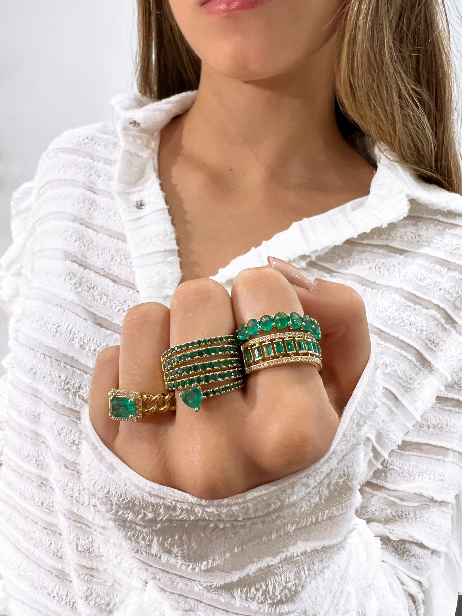 EMERALD AND DIAMOND CHAIN RING