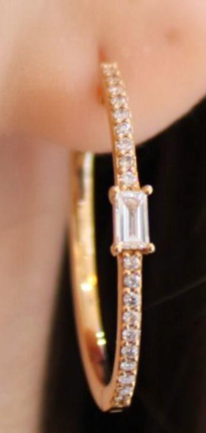 ROSE GOLD HOOPS WITH CENTRAL BAGUETTE DIAMOND
