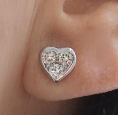 ROUNDED DIAMONDS HEART STUDS