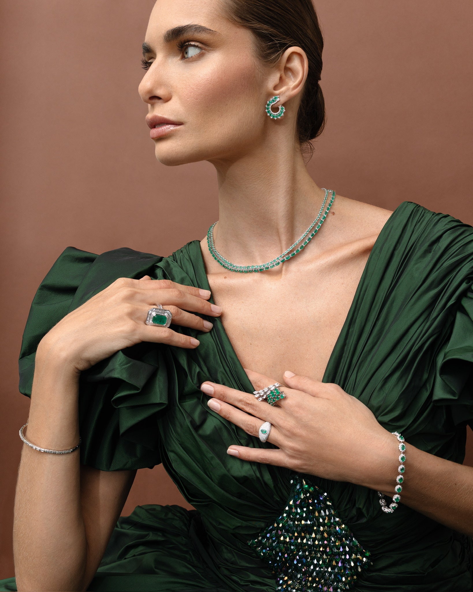 ROUNDED EMERALD TENNIS NECKLACE