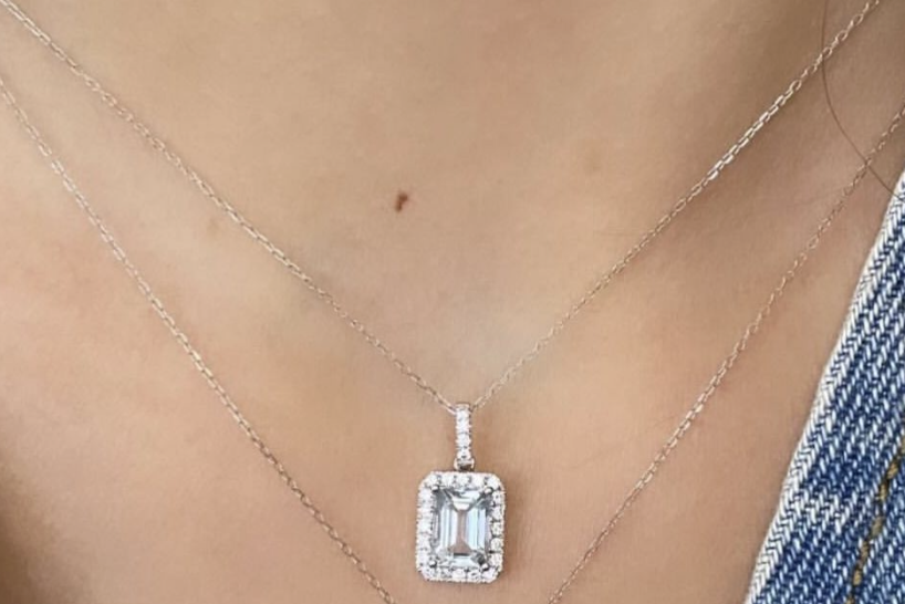 SQUARED AQUAMARINE PENDANT WITH DIAMONDS